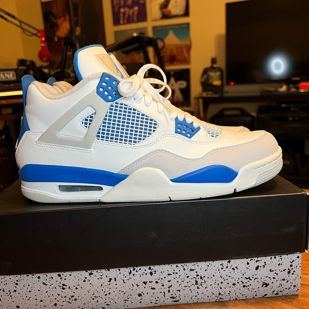 Jordan 4 Military Blue (2012)